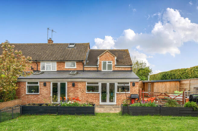 4 bed property, in Elmbury Drive, £440,000