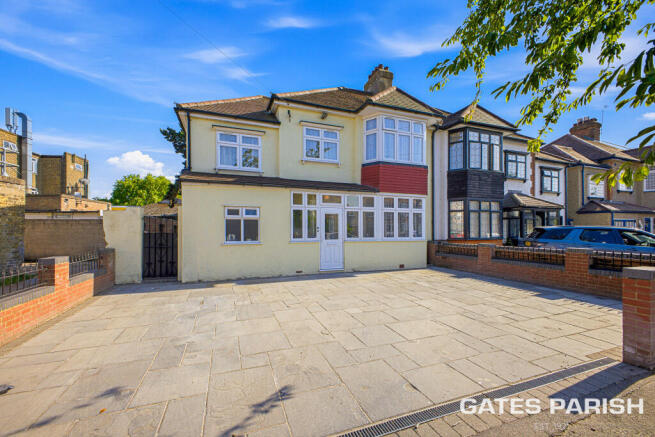 4 bed property, in Stewart Avenue, £850,000