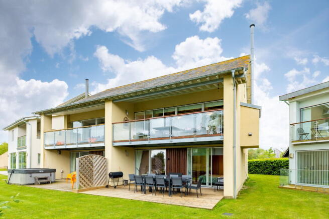 4 bed property, in Clearwater 75, £580,000