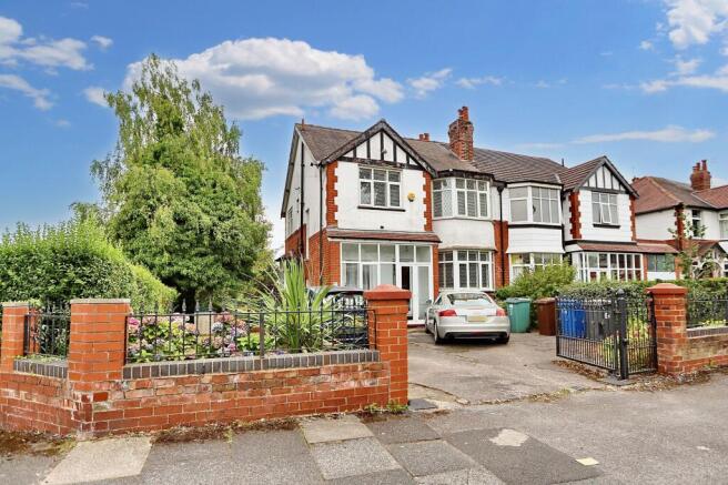 4 bed property, in Brooklands Road, £685,000
