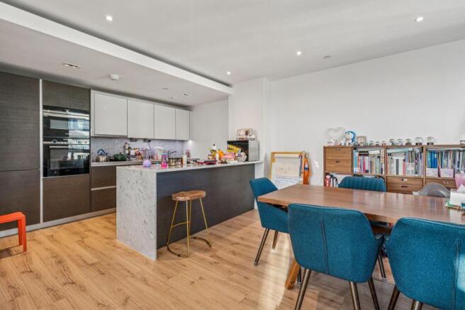 2 bed property, in Glenthorne Road, £900,000