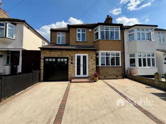 4 bed property, in Grey Towers Avenue, £750,000