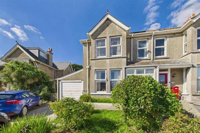 5 bed property, in Edgcumbe Gardens, £390,000