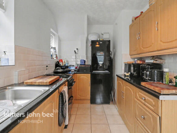 2 bed property, in Alamein Road, £190,000