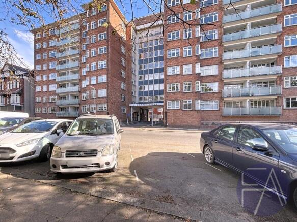 2 bed property, in Viceroy Court, £100,000