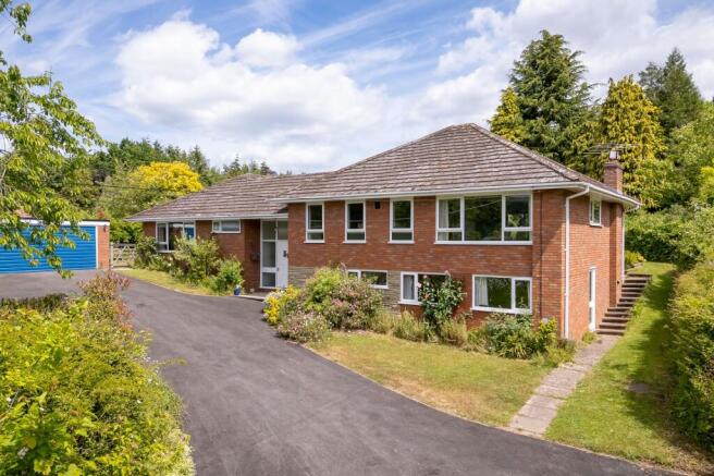 4 bed property, in Shelsley Beauchamp, £675,000