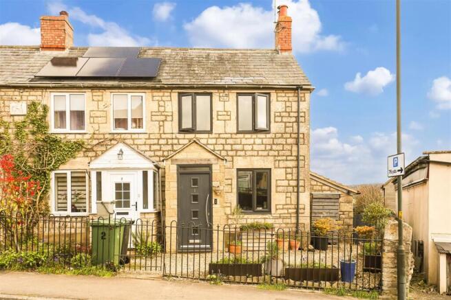 2 bed property, in Main Road, £325,000
