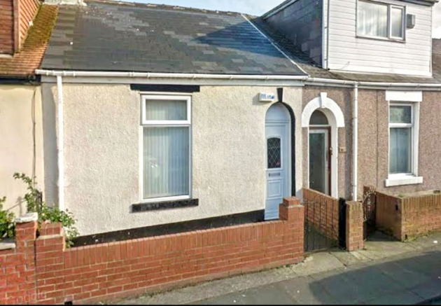 2 bed property, in Tower Street West, £54,000