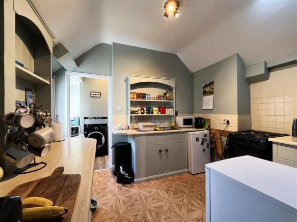 1 bed property, in The Square, £170,000