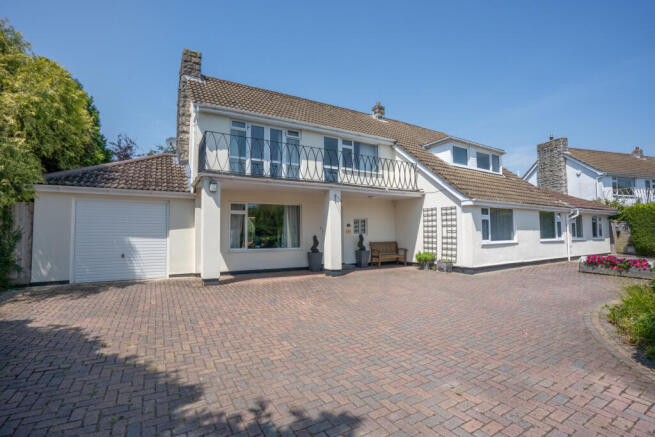 4 bed property, in Carrbridge Close, £875,000