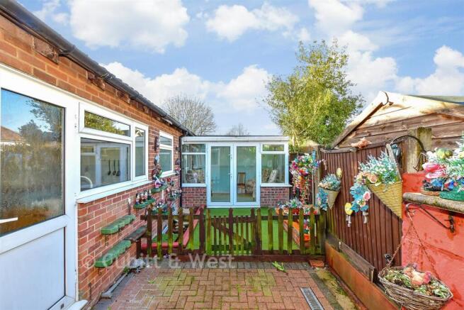 2 bed property, in Churcher Road, £300,000