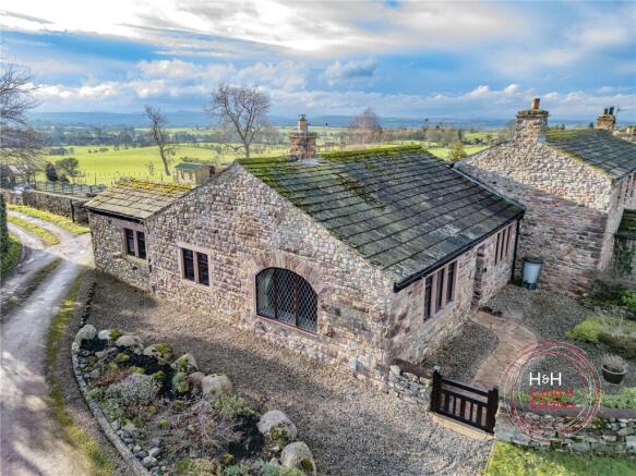 2 bed property, in Dairy Cottage, £335,000