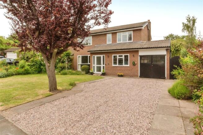 4 bed property, in Sycamore Close, £350,000