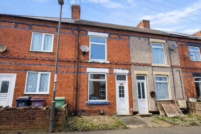 2 bed property, in South Street, £75,000