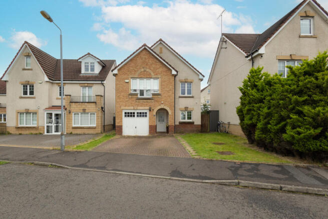 4 bed property, in Langhaul Court, £350,000