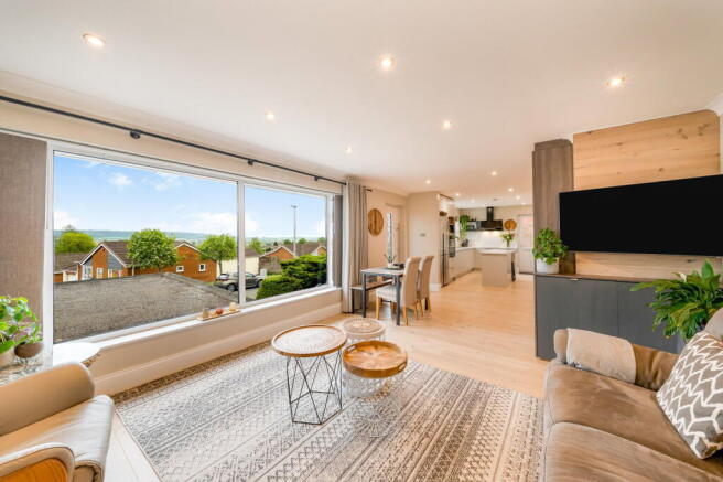 4 bed property, in Balmoral Way, £520,000