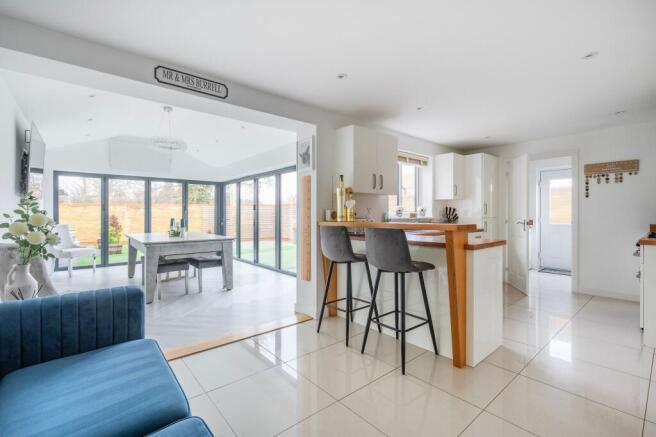 4 bed property, in Pascoe Drive, £400,000