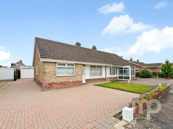 3 bed property, in Warwick Drive, £275,000