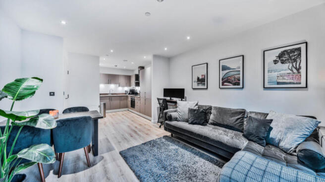 1 bed property, in London E14 6TS, £370,000