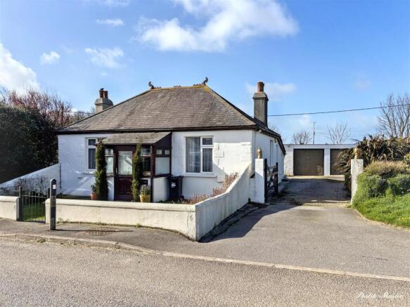 3 bed property, in Chiverton Cross, £265,000