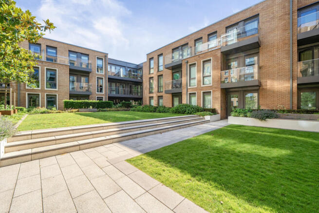 2 bed property, in Glenthorne Road, £950,000