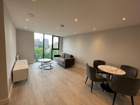 3 bed property, in Regent Plaza, £220,000
