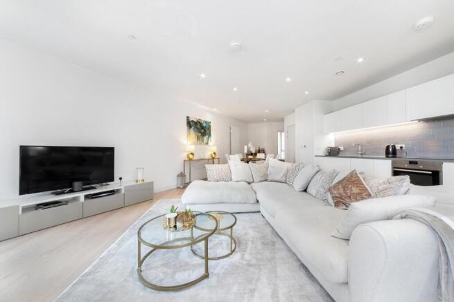 2 bed property, in Liner House, £550,000