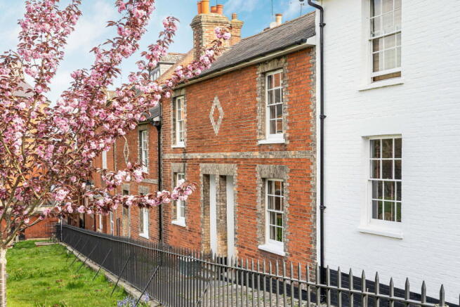2 bed property, in Trinity Churchyard, £700,000