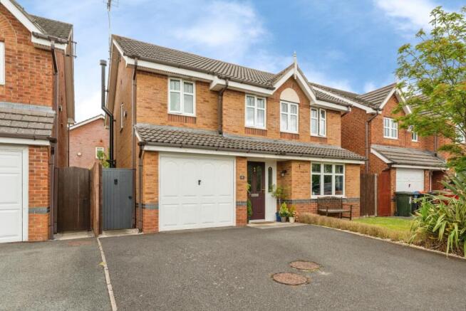 4 bed property, in Reins Croft, £450,000