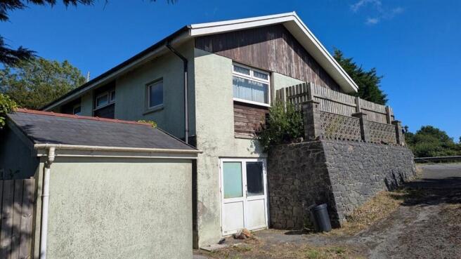 3 bed property, in St. Clears, £105,000