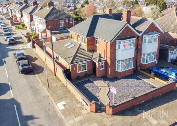 4 bed property, in Highway Road, £475,000
