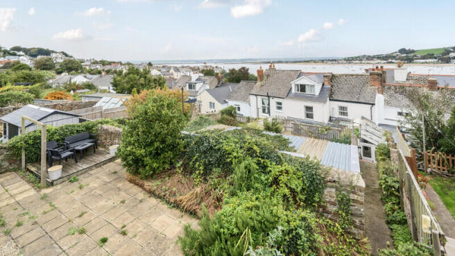 2 bed property, in New Street, £300,000