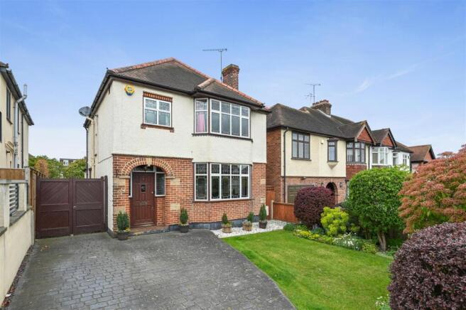 3 bed property, in Longstomps Avenue, £675,000