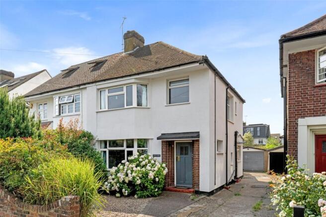 3 bed property, in Court Way, £900,000