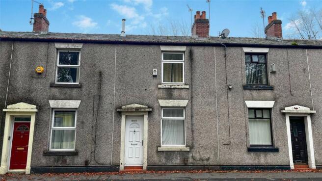 2 bed property, in Oldham Road, £100,000