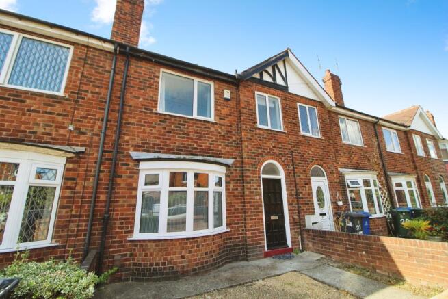 3 bed property, in Glamis Road, £155,000