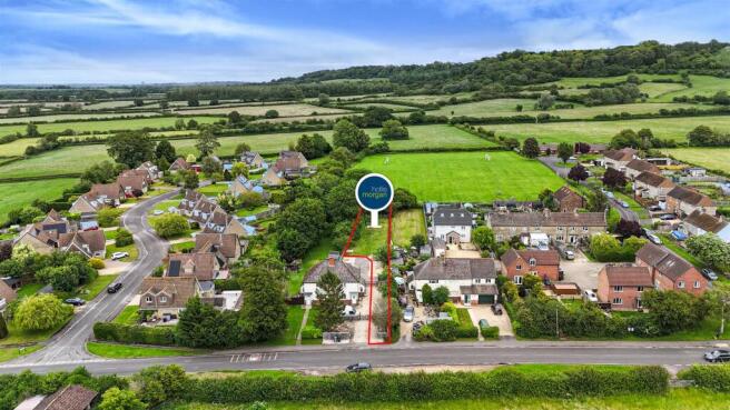 6 bed property, in Broad Town Road, £100,000