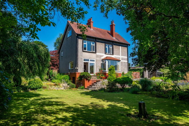 5 bed property, in The Drive, £700,000