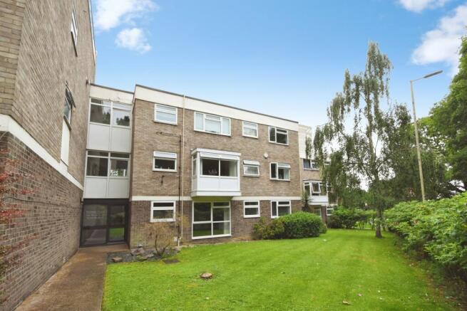 2 bed property, in Canterbury Way, £220,000