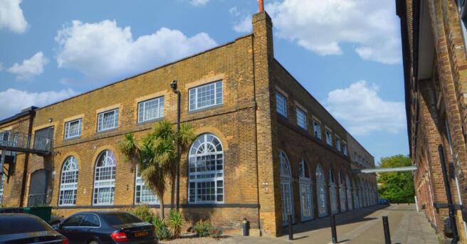 2 bed property, in 38 North Block The Railstore, £210,000