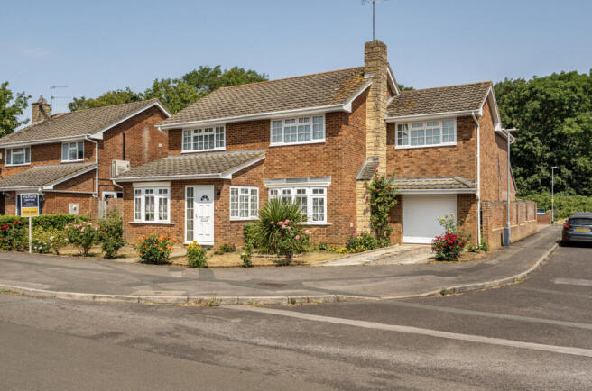 5 bed property, in White Edge Moor, £400,000