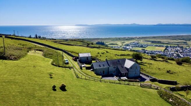 4 bed property, in Harlech, £685,000