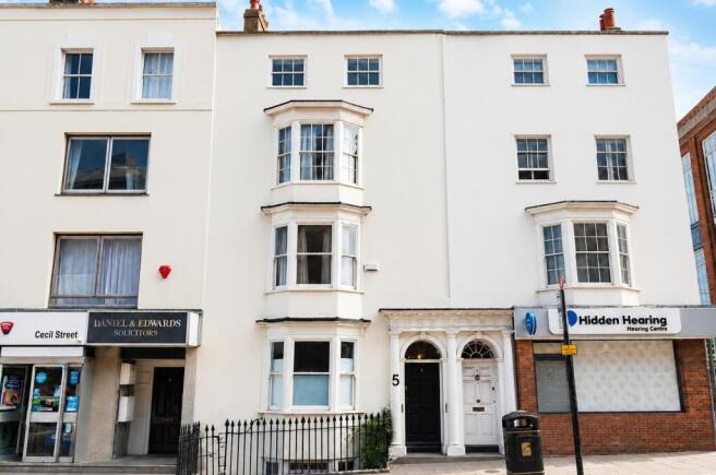 5 bed property, in Cecil Street, £450,000