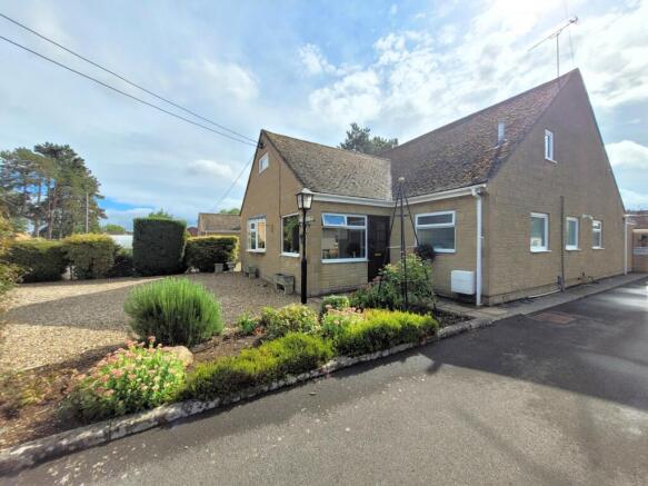 4 bed property, in Arkell Avenue, £625,000