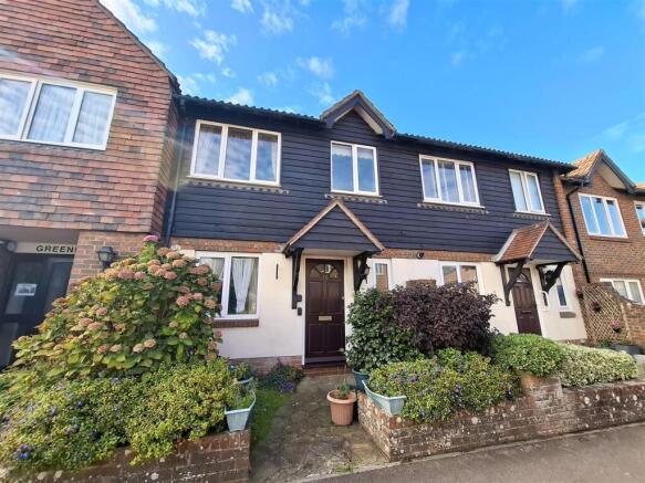 2 bed property, in The Leas, £255,000