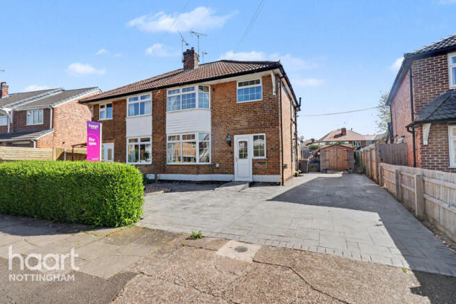 3 bed property, in Charles Avenue, £320,000