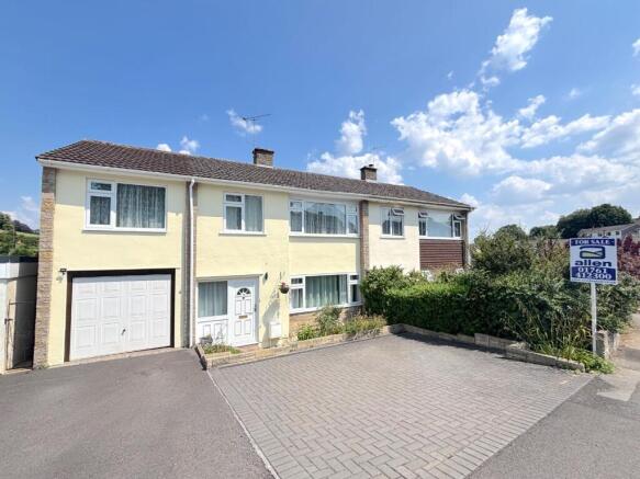 4 bed property, in Parklands, £365,000