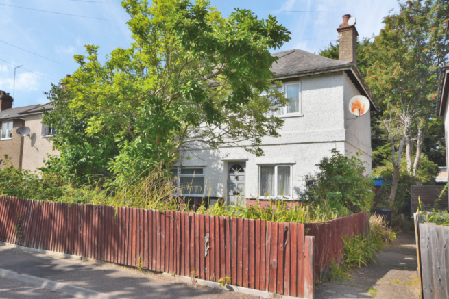 3 bed property, in Queen Eleanor Terrace, £240,000