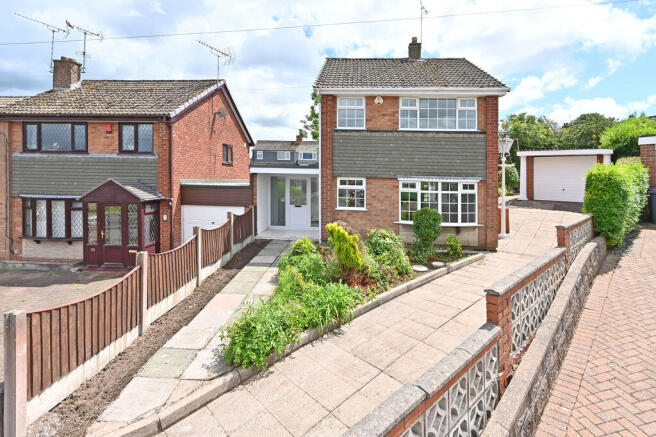 3 bed property, in Acacia Gardens, £245,000