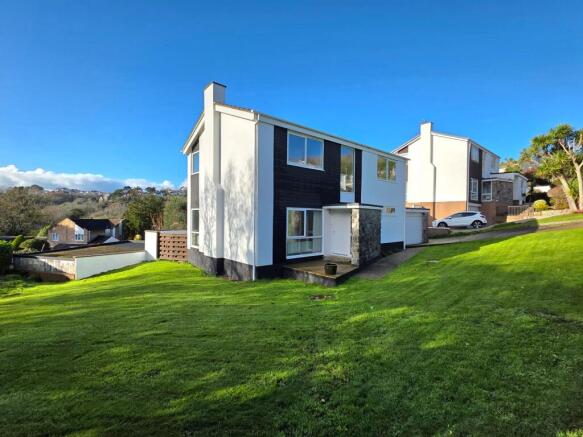 4 bed property, in Wellswood, £700,000